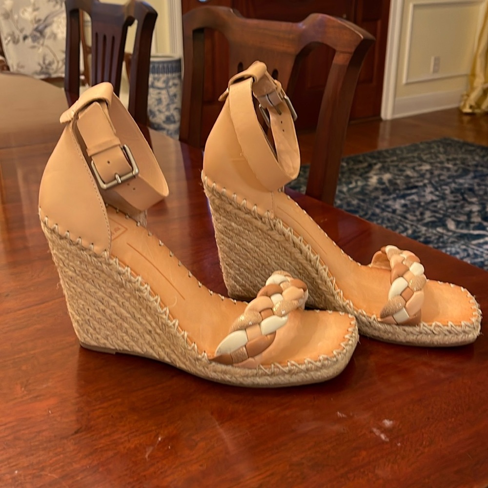 Brand New Dolce Vita Nilton wedge Sandals!